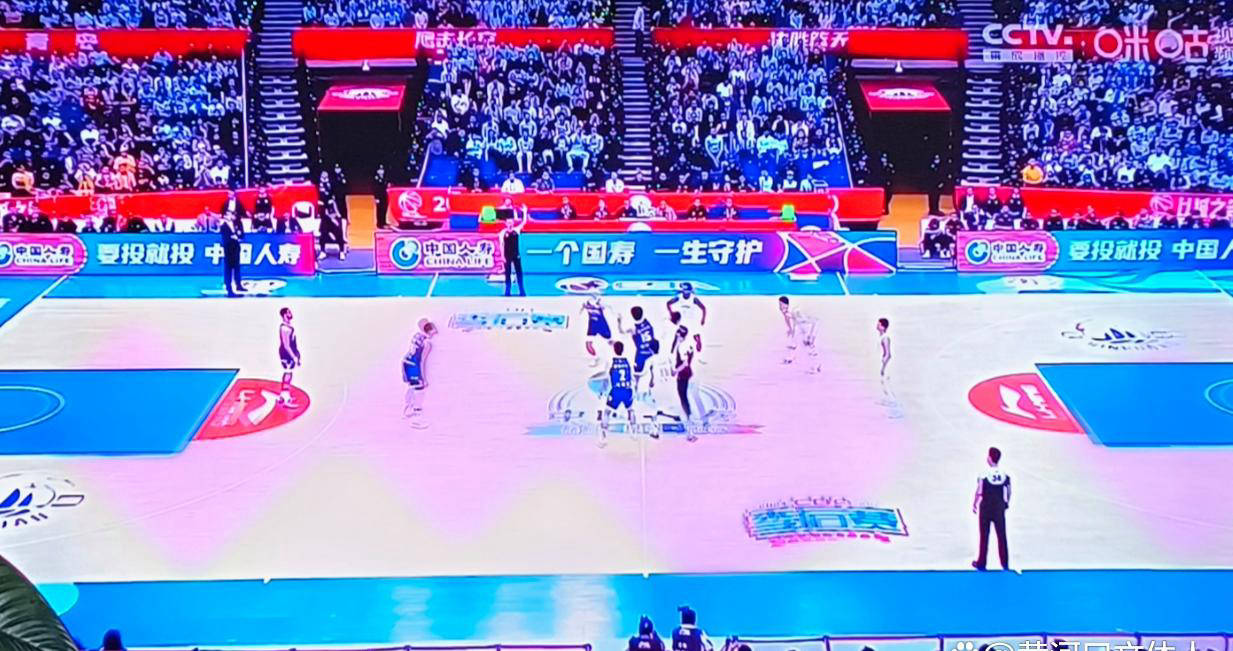 关于青岛男篮主场告捷，球队士气高涨的信息