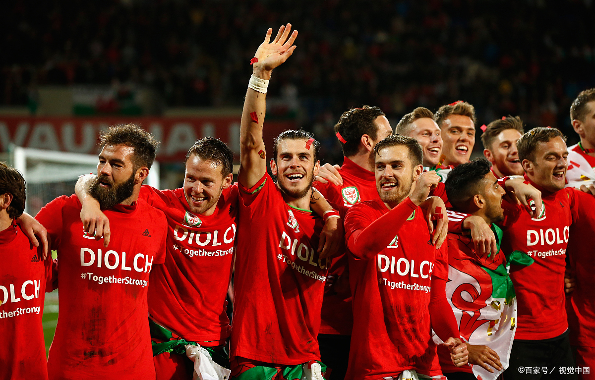 包含AC米兰球员集体庆祝胜利,展现团队凝聚力的词条 包含AC米兰球员集体庆祝胜利,展现团队凝聚力的词条