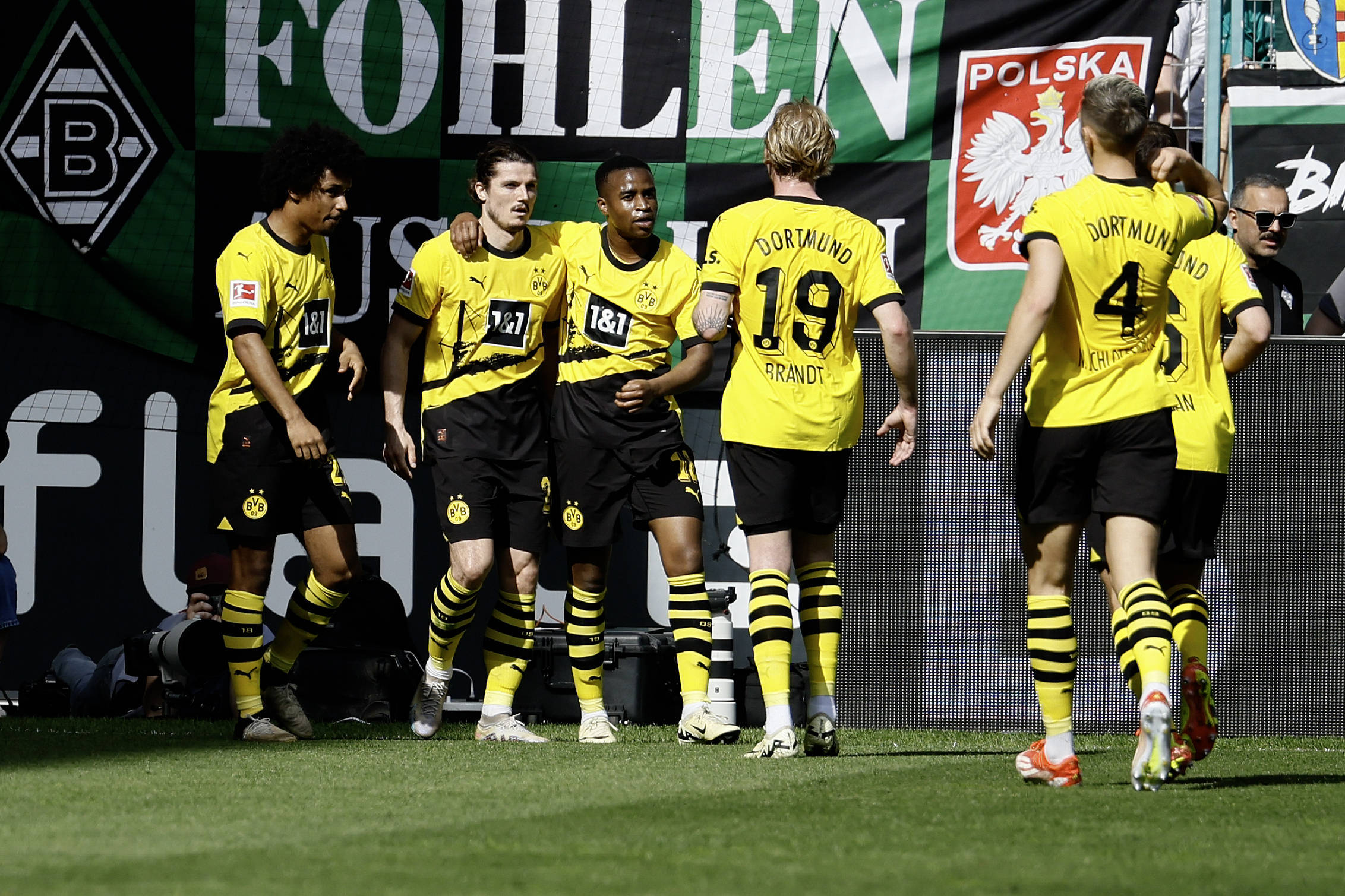 爱游戏登录-不败神话终结！门兴格拉德巴赫被多特蒙德击败(世界第一门神是谁)