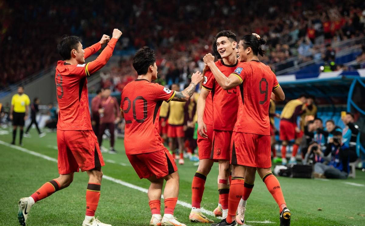 激烈角逐!国际足球比赛热闹上演的简单介绍 激烈角逐!国际足球比赛热闹上演的简单介绍