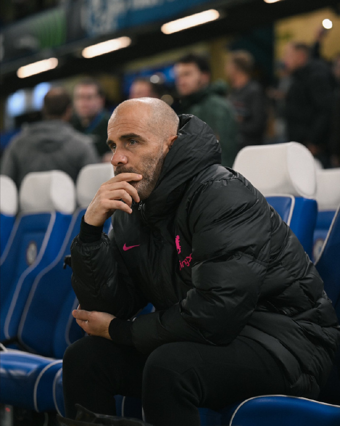 爱游戏在线-浦和红钻后卫铲断成功，助球队稳住比分的简单介绍