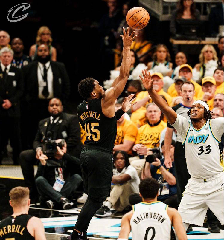 爱游戏网页版-关于马刺球员全力以赴，带队获得振奋胜利的信息