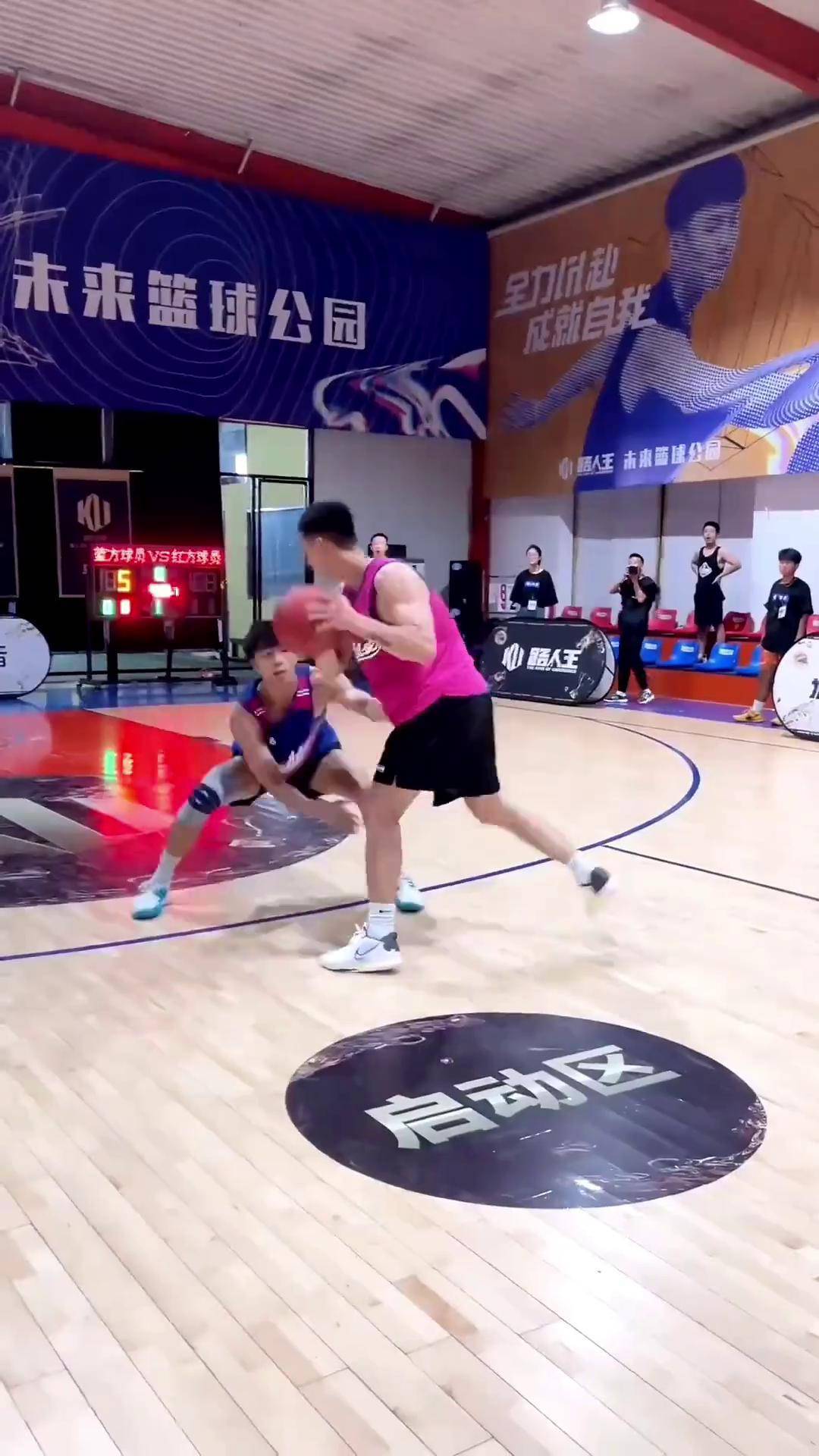 职业篮球聚焦风雨飘摇，强队对攻