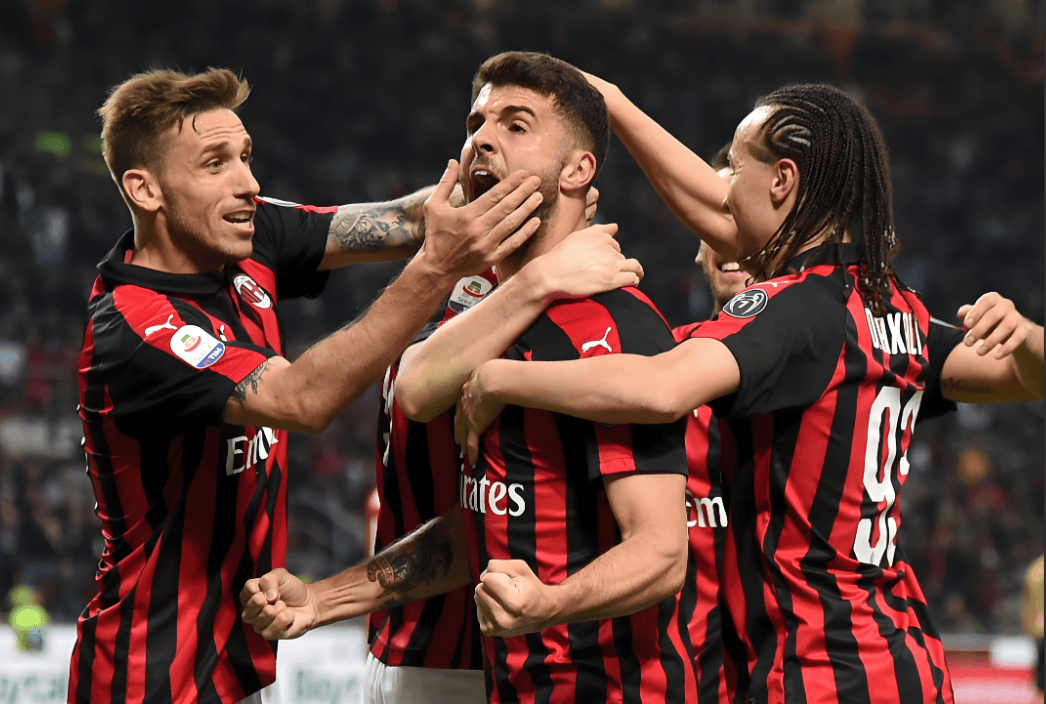 爱游戏体育地址-意甲豪门米兰双雄争霸，胜负悬念引人关注