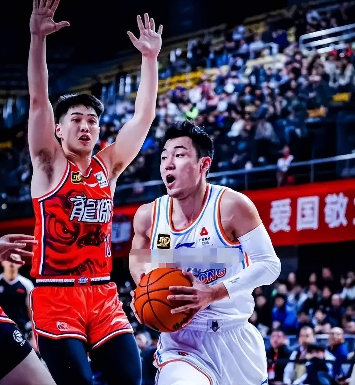 爱游戏体育链接-山东男篮取得三连胜，状态回升明显