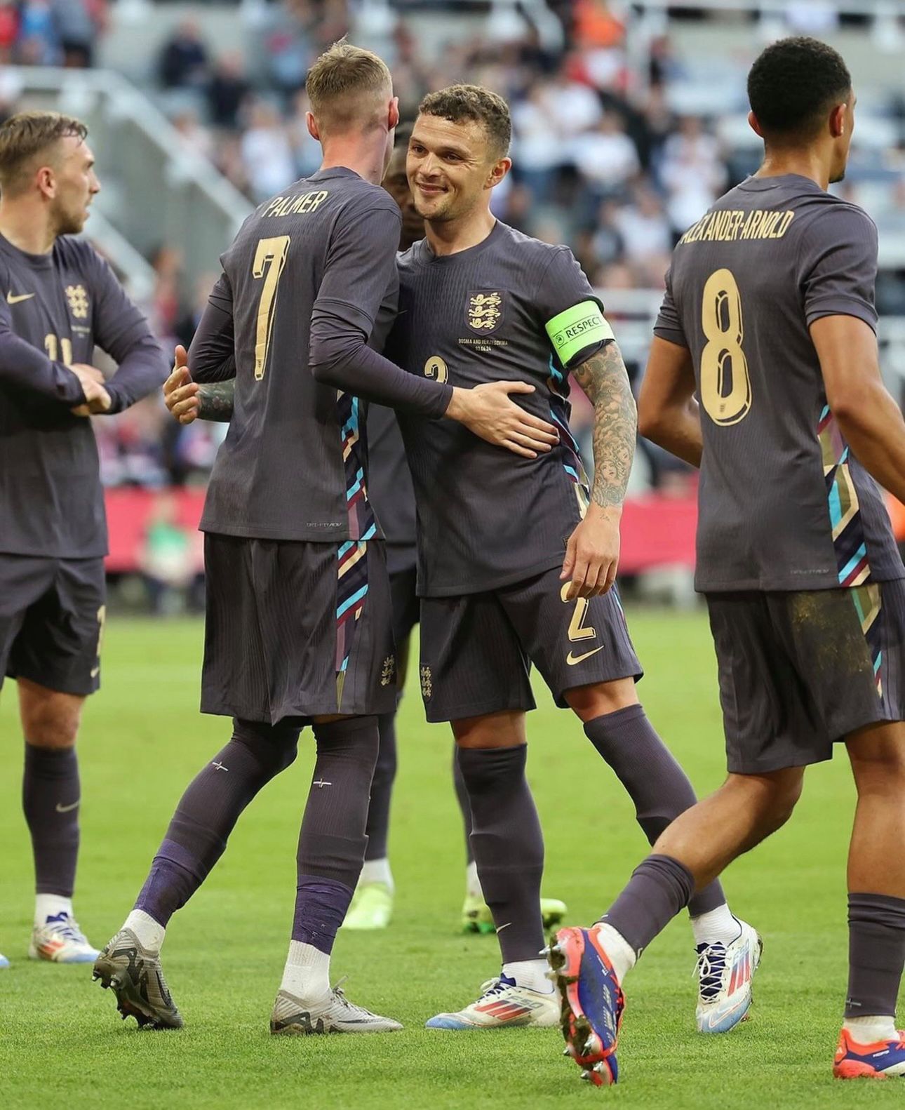 爱游戏在线登录-包含英格兰国家队备战逐渐步入正轨，士气高涨的词条