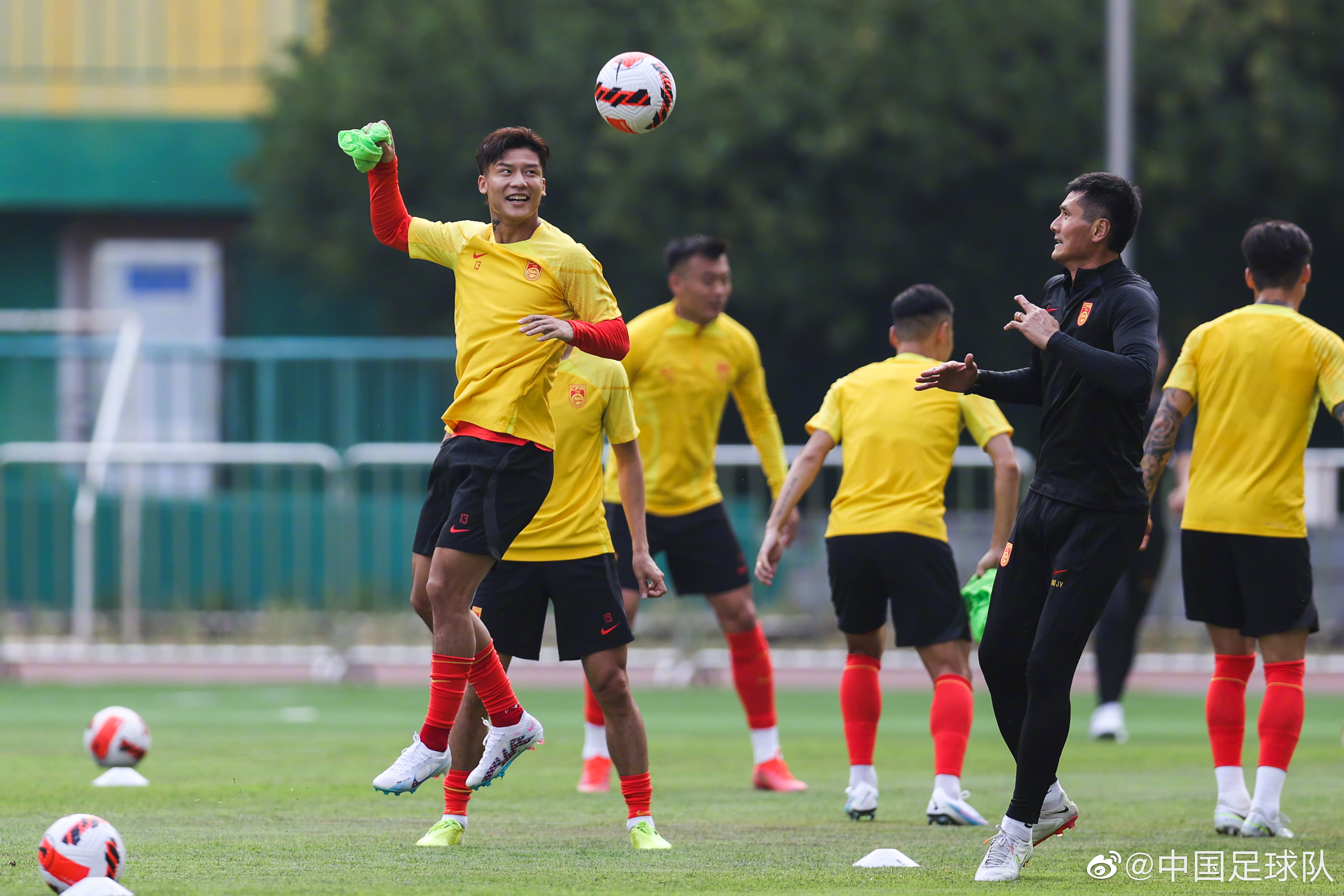 爱游戏官网-中国国家队足球比赛灿烂登场，领跑全场的简单介绍