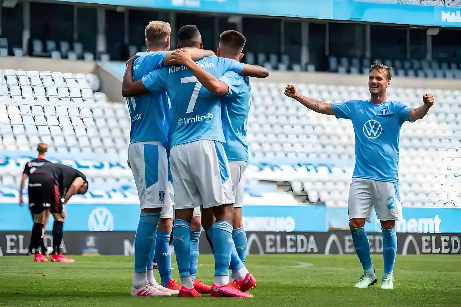 包含瑞典锋线犀利,一脚超远距离射门收获进球!的词条 包含瑞典锋线犀利,一脚超远距离射门收获进球!的词条