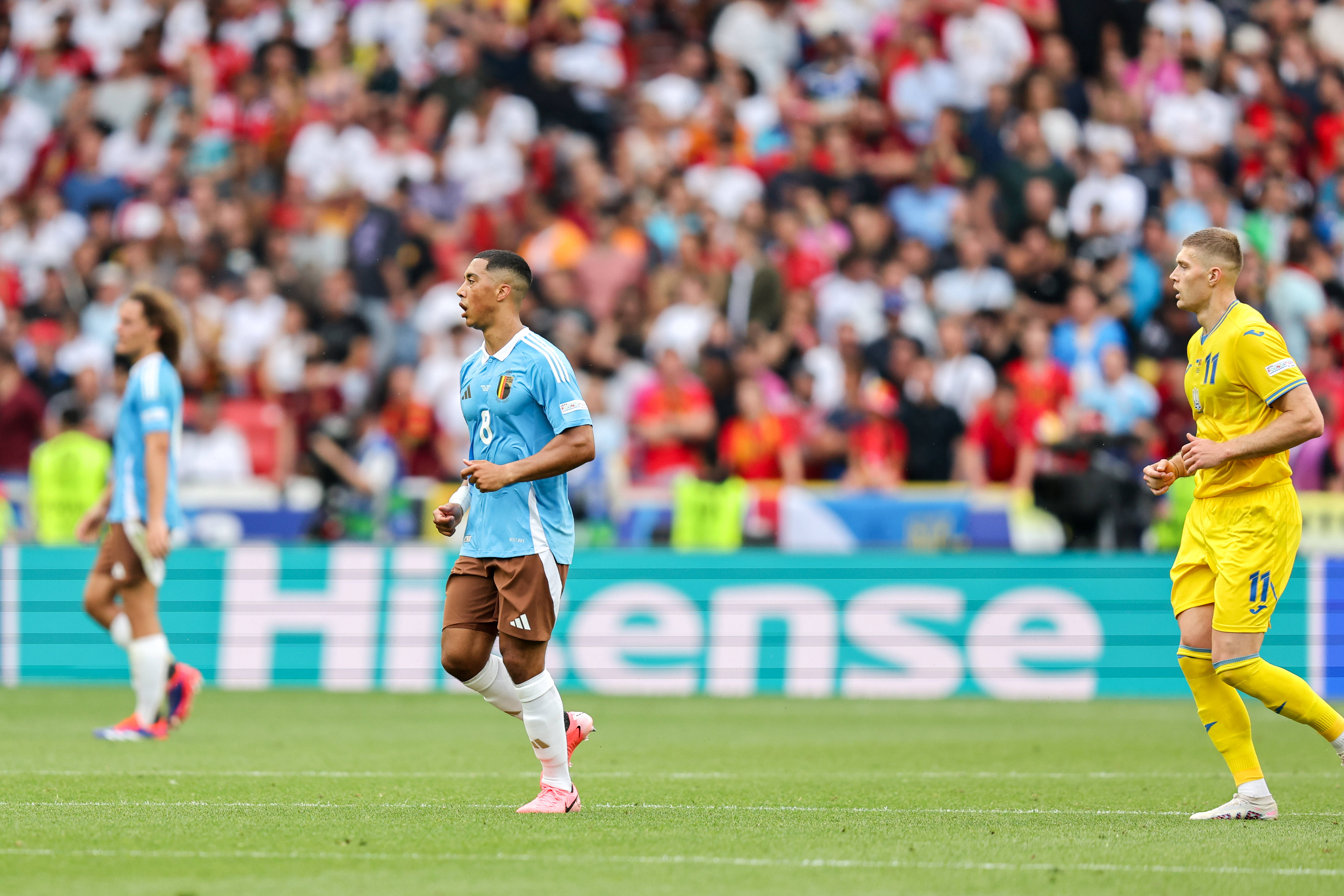 比利时队遭遇激烈比赛，最终大胜对手