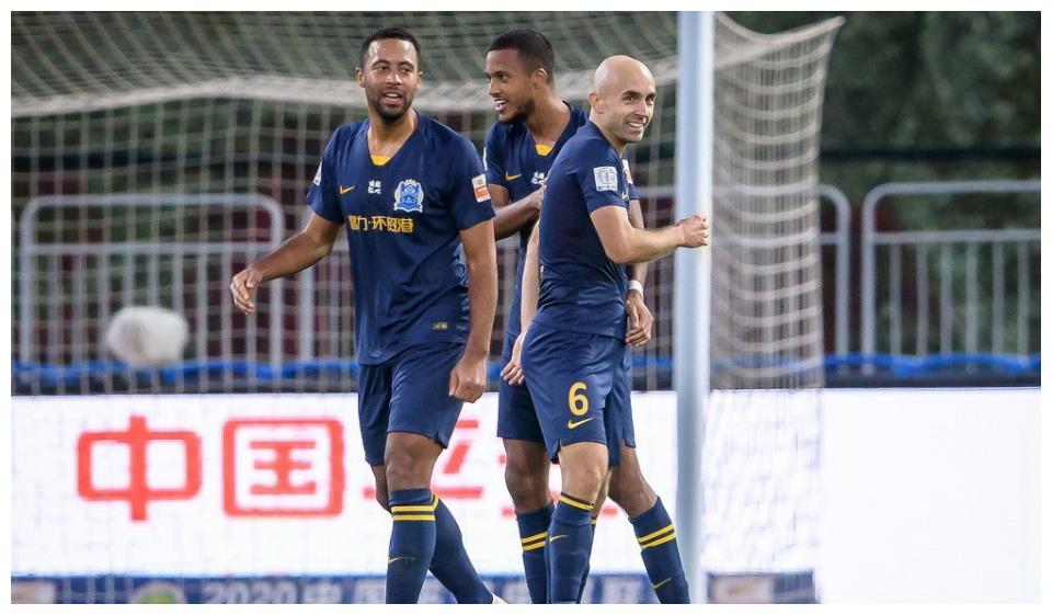 爱游戏亚洲官网-富力主场平局绿城，双方实力相当难解胜负