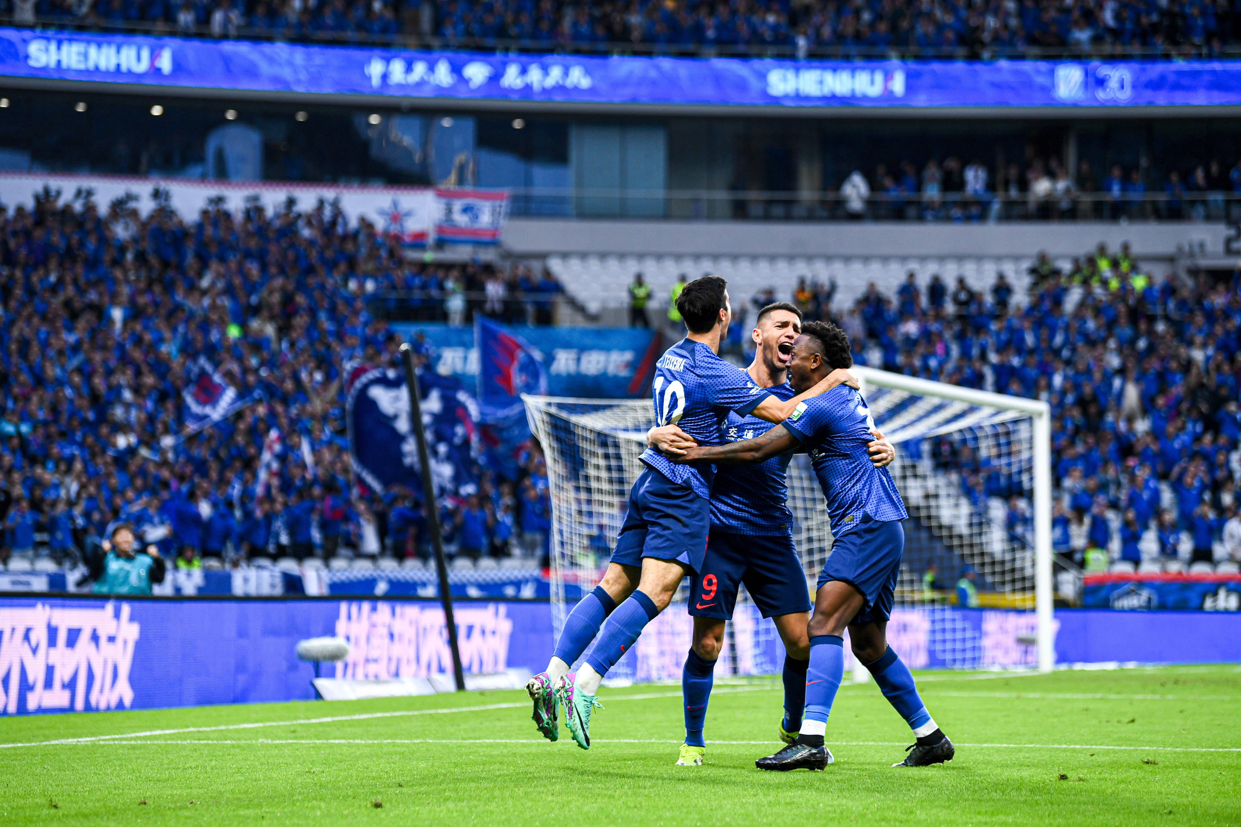 关键比赛即将上演,双方对决激烈紧张 关键比赛即将上演,双方对决激烈紧张