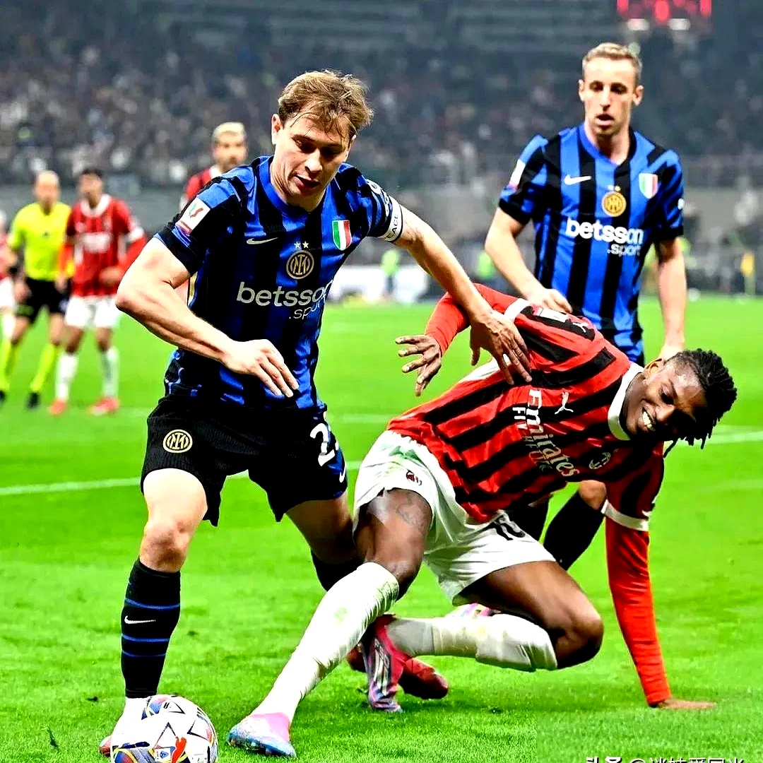 包含AC米兰客场挫败切沃,保持领先优势的词条 包含AC米兰客场挫败切沃,保持领先优势的词条