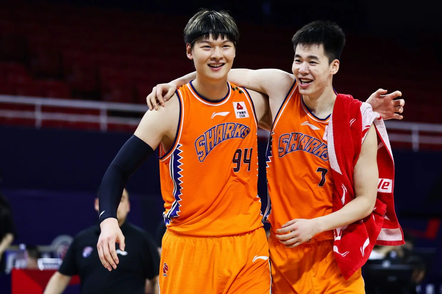 上海男篮击败北控,士气高昂 上海男篮击败北控,士气高昂