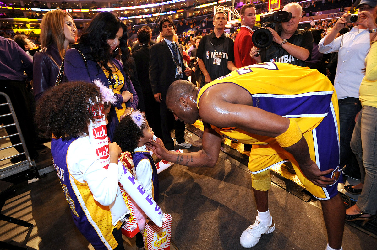 爱游戏亚洲官网-成都经纬主场大胜，豪取最后的胜利