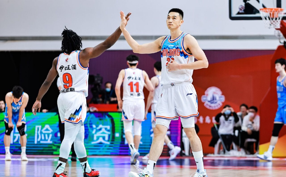 河南男篮在一场激烈的篮球较量中脱颖而出 河南男篮在一场激烈的篮球较量中脱颖而出