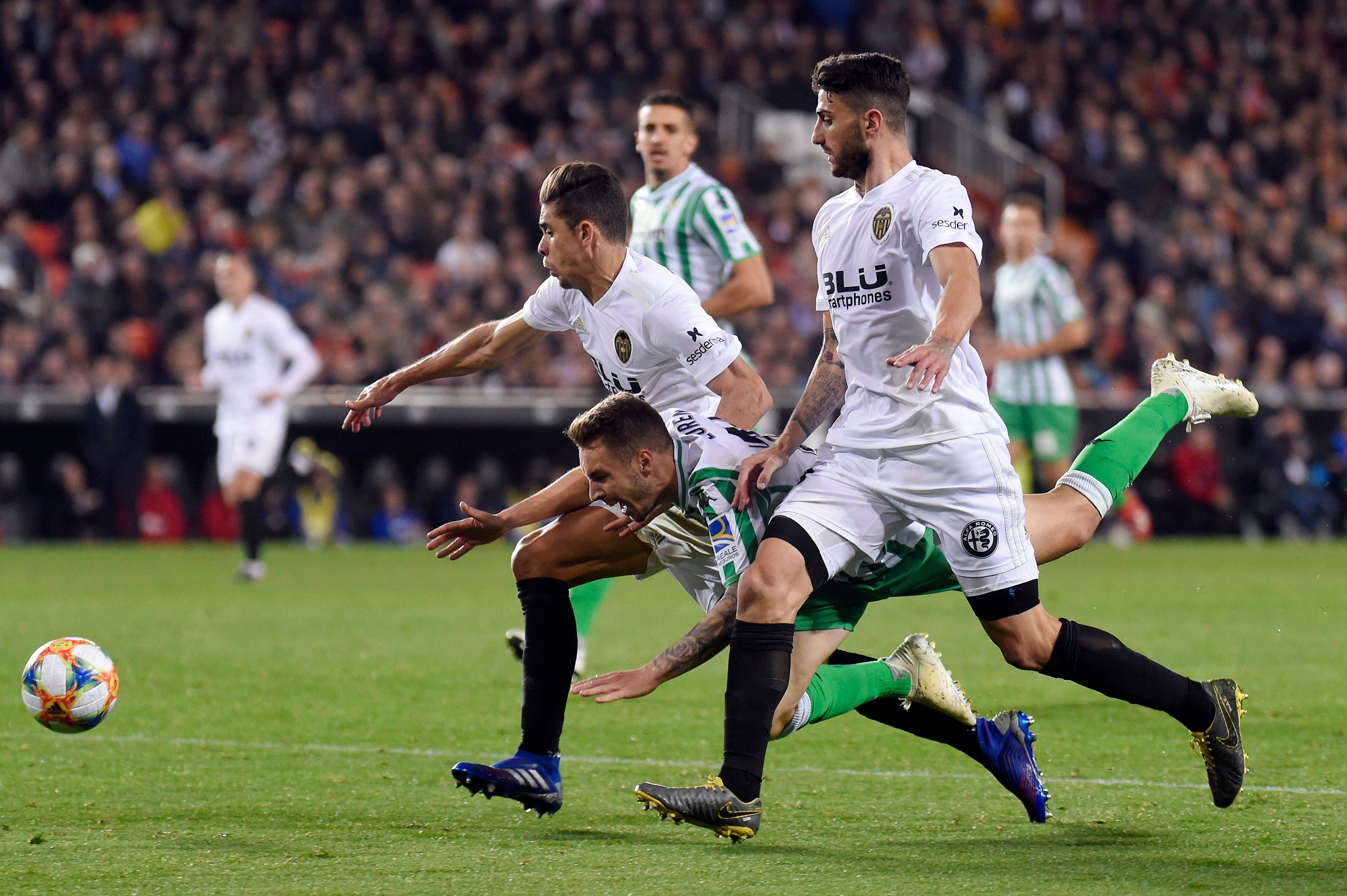 格拉纳达客场不敌对手，遭遇连败