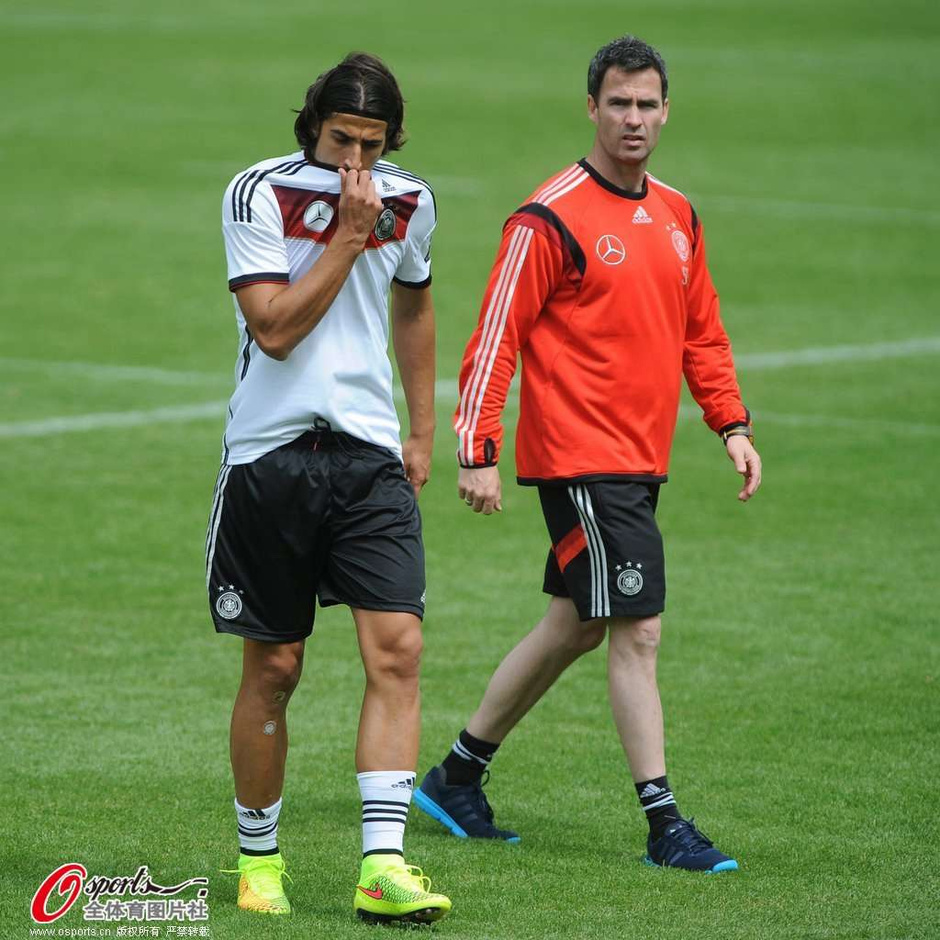 包含红球队核心球员伤愈复出迎接新赛季挑战的词条